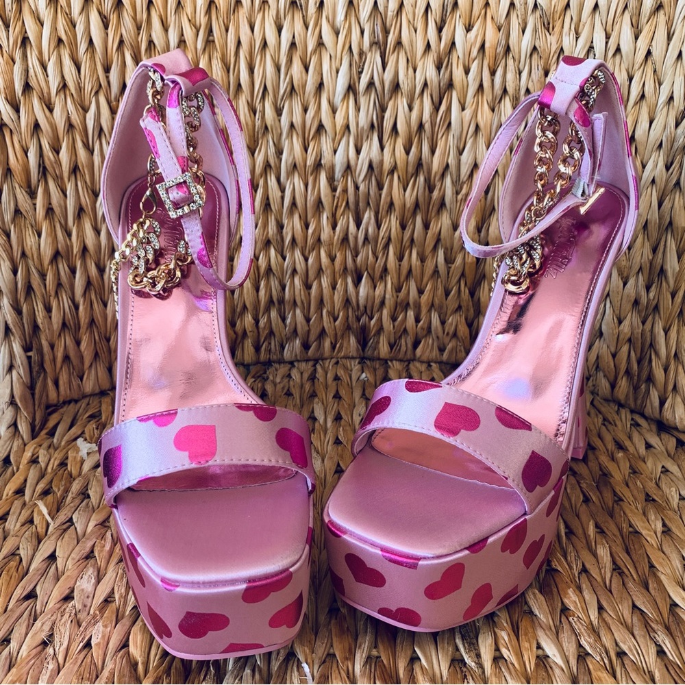 New Sugar Thrillz x Dolls Kill Chain Platform Heels. - Picture 5 of 7